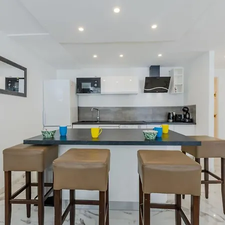 Apartment 90m On The Croisette With Terrace & Sea View