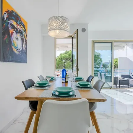 90m On The Croisette With Terrace & Sea View Apartmán *